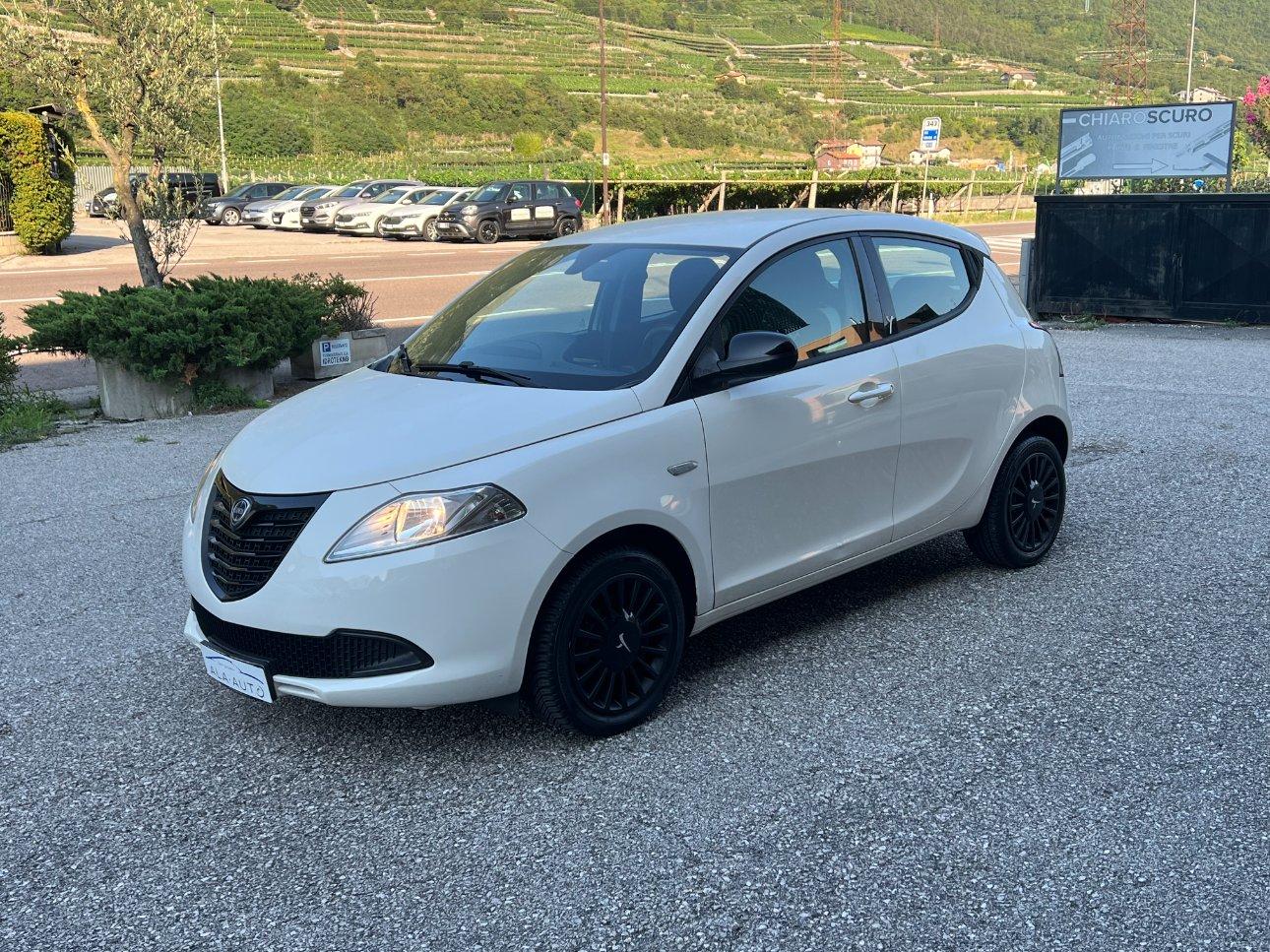 Lancia Ypsilon 5 Porte Ypsilon 1.2 8v S MomoDesign ecochic Gpl 69cv E6